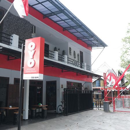 Hotel Oyo 1380 Velodrome Family House Syariah Malang Esterno foto